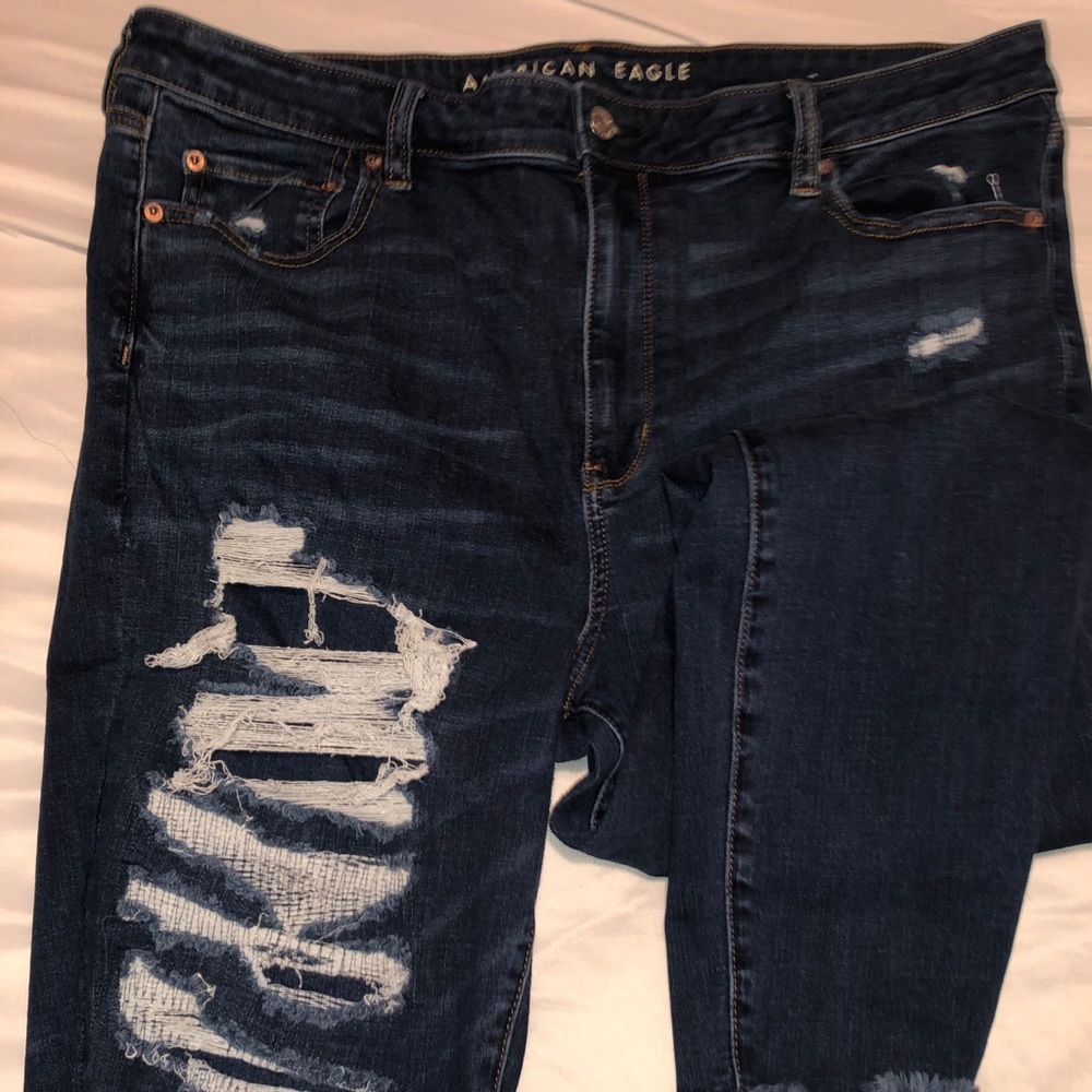 AMERICAN EAGLE JEANS